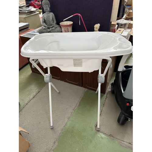 98A - Baby Bath Tub on Stand