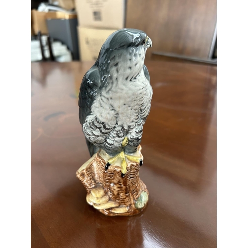 209 - Rare Porcelain Peregrine Falcon Beneagles Scotch Whisky, Scotland 1979 (18cm H.)