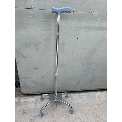 55 - Medical Lightweight Aluminium Height Adjustable Walking Aid