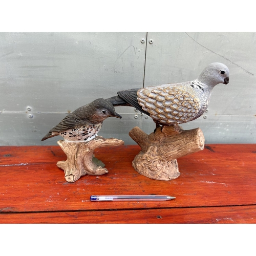 83 - x2 Stone Outdoor/Garden Figurines of Pigeons (A/F - x1 Beak Chipped)