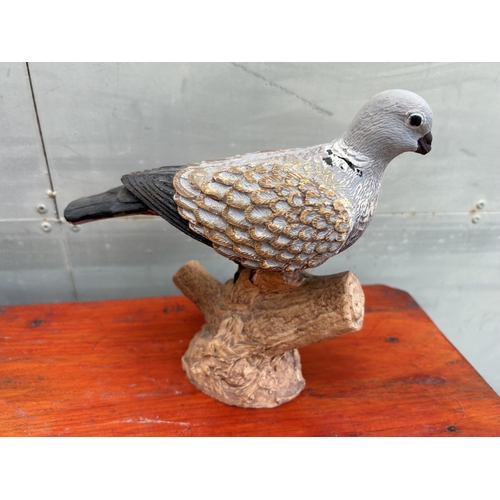 83 - x2 Stone Outdoor/Garden Figurines of Pigeons (A/F - x1 Beak Chipped)