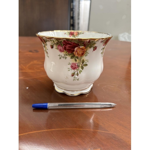 96 - Vintage Royal Albert Old Country Roses Pot/Planter (12cm H.)