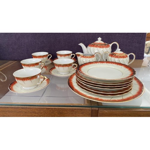 234 - Vintage 1960's/70's 20-Piece Tea Set (Small Chip on Tea Pot)