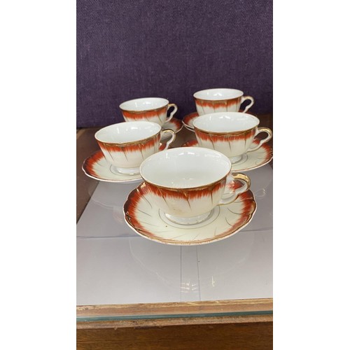 234 - Vintage 1960's/70's 20-Piece Tea Set (Small Chip on Tea Pot)