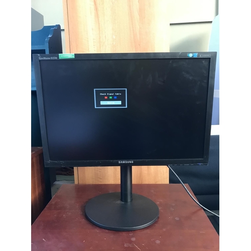 42 - Samsung SyncMaster B2240 Computer Monitor - Code AM6920F