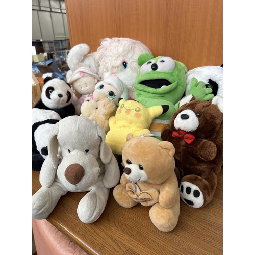 121 - Large Qty of Teddy Bears Soft Toys