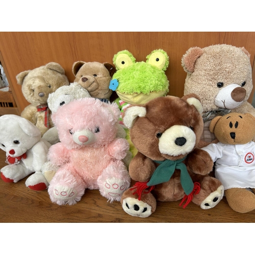 122 - Large Qty of Teddy Bears Soft Toys