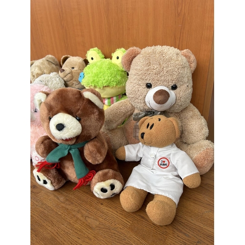 122 - Large Qty of Teddy Bears Soft Toys