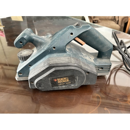 211 - Black & Decker KW725 Hand Held Electric Planer