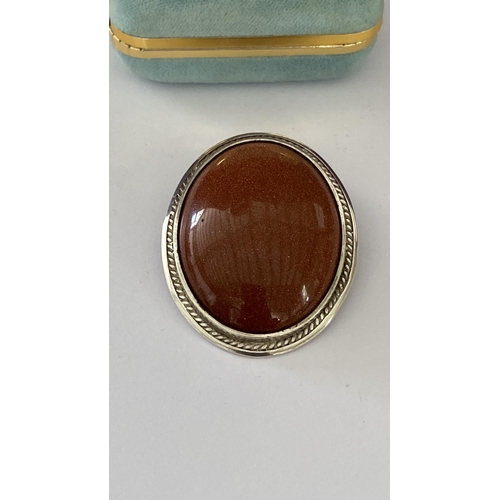 80 - Vintage Silver Brooch with Large Sparkling Cabochon Goldstone (5 x 4cm)