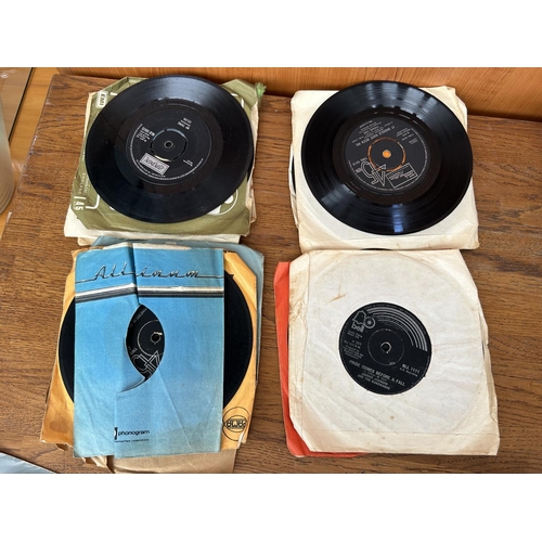 32 - x20 Vintage Vinyl Records 45rpm