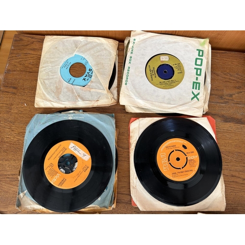 32 - x20 Vintage Vinyl Records 45rpm