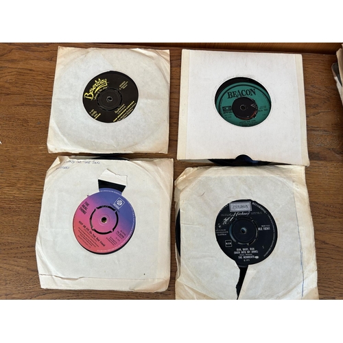 33 - x20 Vintage Vinyl Records 45rpm