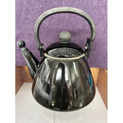 99 - 'Le Creuset' Vintage French 1.6Litres Kettle