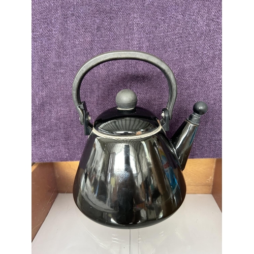 99 - 'Le Creuset' Vintage French 1.6Litres Kettle