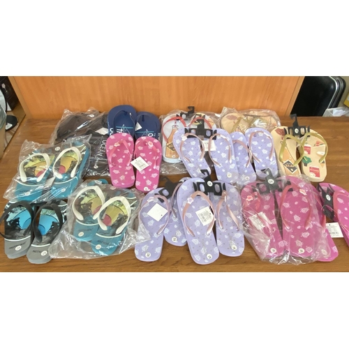 243 - x15 Pairs of Assorted Style and Size Flip Flop Sandals (Size From 28 to 44)