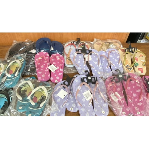 243 - x15 Pairs of Assorted Style and Size Flip Flop Sandals (Size From 28 to 44)