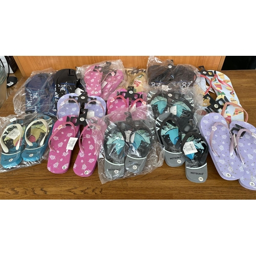 253 - x15 Pairs of Assorted Style and Size Flip Flop Sandals (Size From 29 to 46)