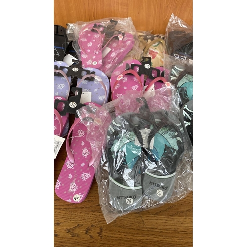 253 - x15 Pairs of Assorted Style and Size Flip Flop Sandals (Size From 29 to 46)