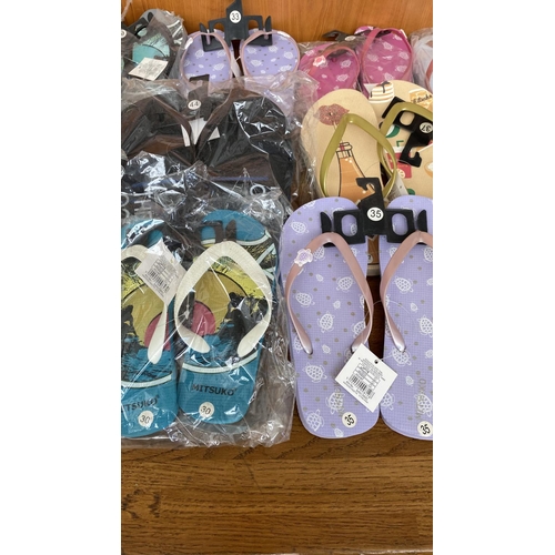 254 - x14 Pairs of Assorted Style and Size Flip Flop Sandals (Size From 28 to 44)