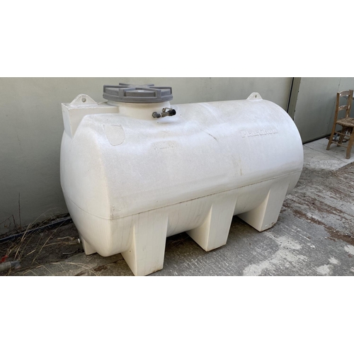 86 - Plastikon S4 1500L Horizontal Cylindrical Water Tank with Legs