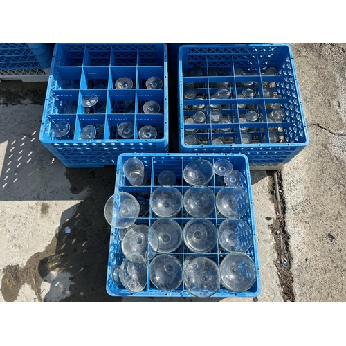 352 - x3 Dish Washing Grates Full of Assorted Glasses