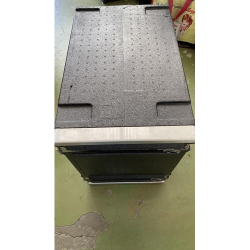 87 - Heating/Cooling Lightweight Food Transport Container, Catering Box (40 W. x 62 D. x 55cm H.)