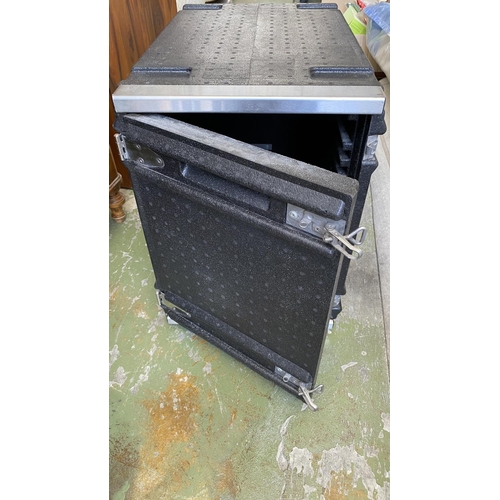 87 - Heating/Cooling Lightweight Food Transport Container, Catering Box (40 W. x 62 D. x 55cm H.)