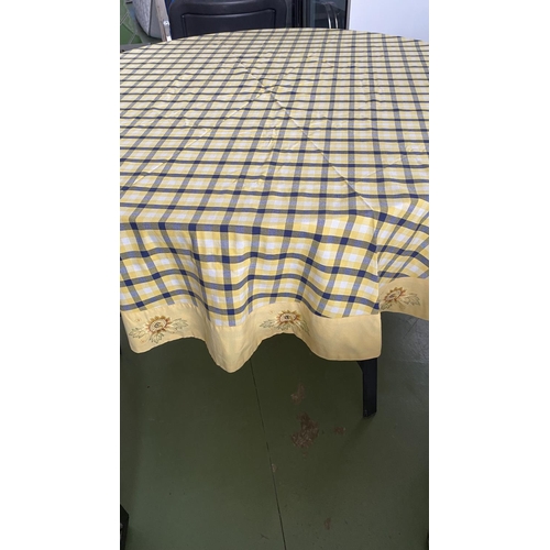 20 - Checkered Cotton Round (1.80) Double Sided Table Cloth and 8 Matching Placemats