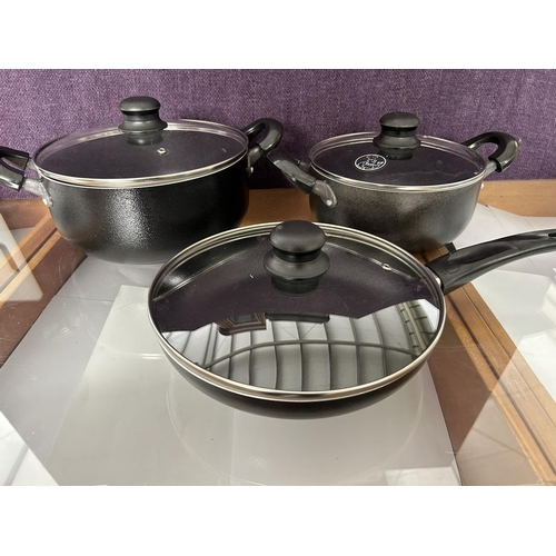 26 - 'Better Chef' Heavy Gauge Aluminium Non-Stick 3-Piece Cookware Set with Cool Handles - Code 'Welcome... 