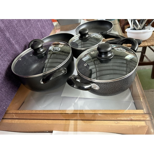 27 - 'Better Chef' Heavy Gauge Aluminium Non-Stick 5-Piece Cookware Set with Cool Handles - Code 'Welcome... 