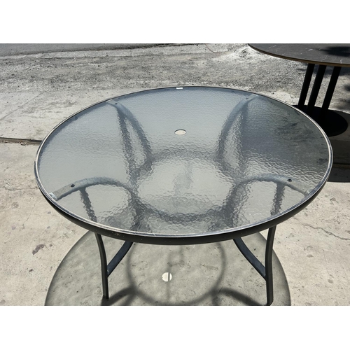 51 - Large Glass Top Aluminium Circular Garden Table with 3 Grey Black Textilene Pollywood Aluminium Stac... 