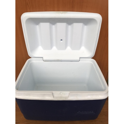 33 - 'Rubbermaid' 'Chilly Bin' Ice Cool Box for Picnic/Camping