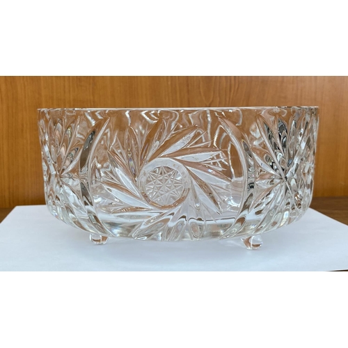 37 - Bohemian Lead Crystal Cut Glass 3-Foot Fruit Bowl Pin Wheel Design (21cm Diameter)