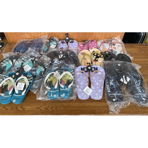 359 - x14 Pairs of Assorted Style and Size Flip Flop Sandals (Size From 28 to 44)