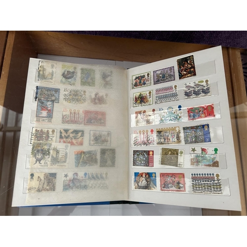 369 - Album of Worldwide Stamps