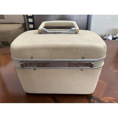 398 - Vintage Echolac Hard Shell Travel Beauty Bag