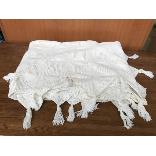 444 - Traditional Cypriot Hand Made Grand Mother's White Crochet Bed Cover (260 x 190cm)