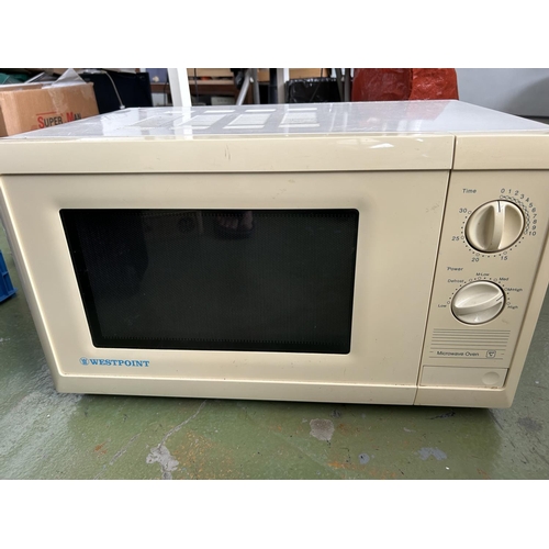 447 - Westpoint Microwave Oven