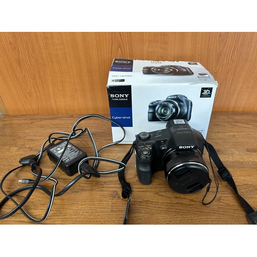 6 - Sony DSC-HX200V Cyber-Shot DSLR Camera with Charger - Code AM7110B