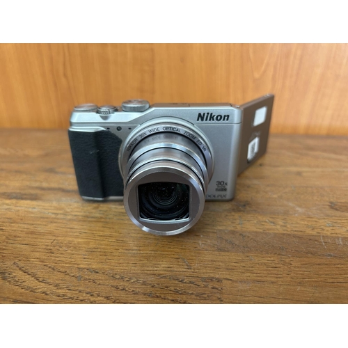 7 - Nikon Coolpix S9900 Silver Color Digital Camera - Code AM6924F