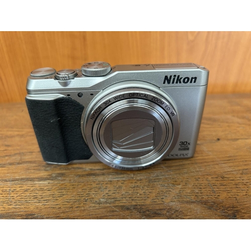 7 - Nikon Coolpix S9900 Silver Color Digital Camera - Code AM6924F