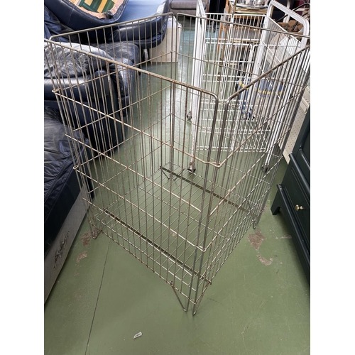 544 - Metal Wired Collapsible Basket