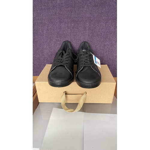 550 - Extreme Men's Black Low Trainers Size 46 (Unused)