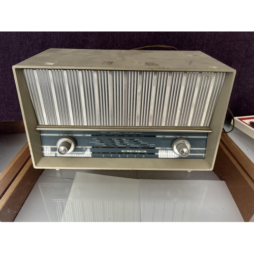 556 - Vintage Stella/Philips Radio