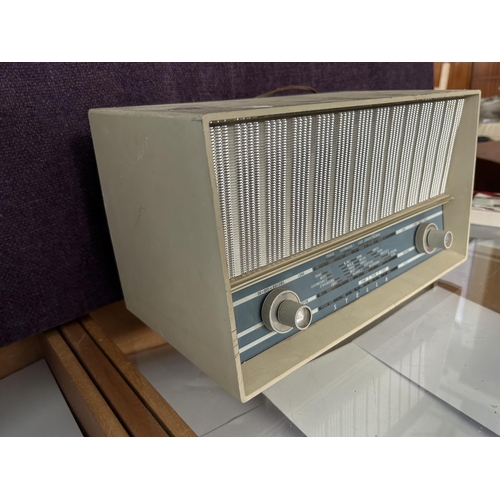 556 - Vintage Stella/Philips Radio