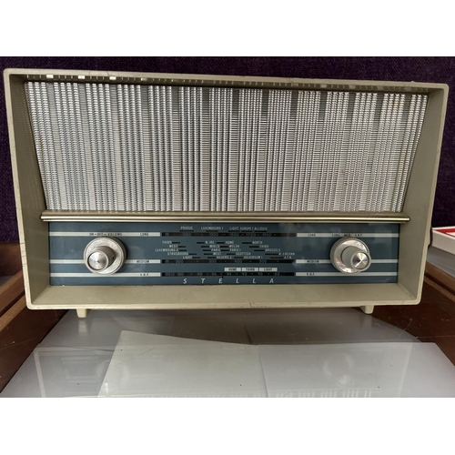 556 - Vintage Stella/Philips Radio