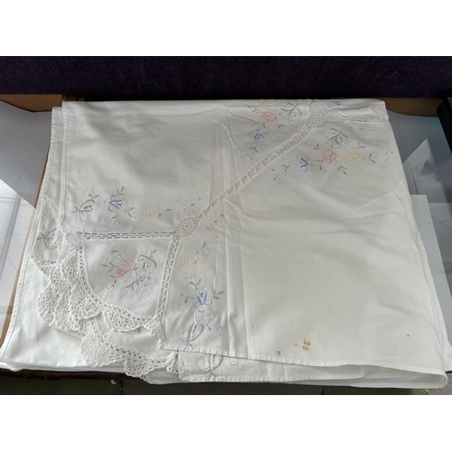 624 - Vintage Embroidered Handmade White Cotton Table Cloth (Needs Cleaning - 144 x 204cm)