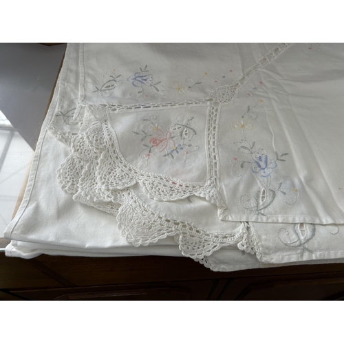 624 - Vintage Embroidered Handmade White Cotton Table Cloth (Needs Cleaning - 144 x 204cm)