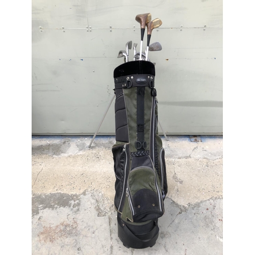 628A - Ben Sayers Golf Bag with 12 Golf Clubs